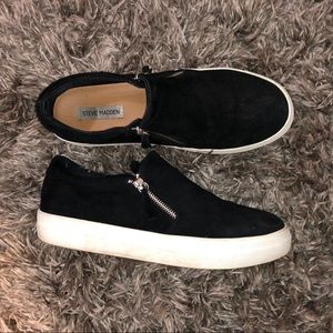 Steve Madden Glaamar Zip Embossed Sneaker